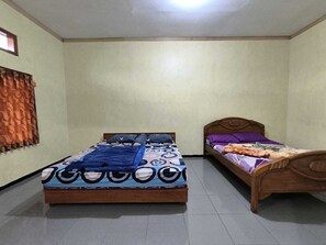 Family Room | Desk, free WiFi - Tengger Bromo Villa (Probolinggo)