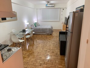 A compact room with a kitchenette, a dining area, a bed, and a TV. - Studio mit Wi-Fi by Interhome (Buenos Aires)