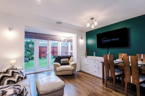 Spacious 3 bedroom home with garden