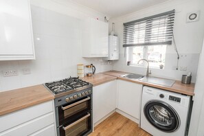 Mikrovågsugn, ugn, spishäll och brödrost