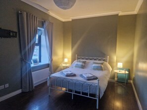 Iron/ironing board, WiFi, bed sheets