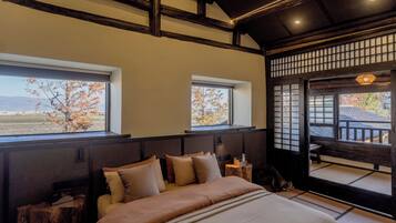 Vila Mewah, pemandangan gunung | Meja kerja, ruang kerja ramah laptop, dan tirai kedap cahaya