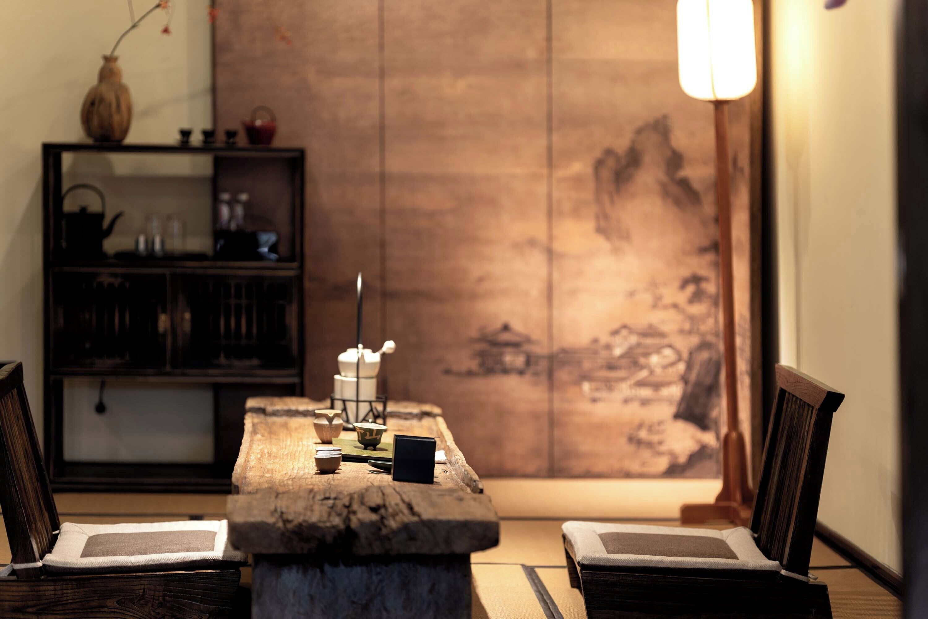 プレミア ダブルルーム コートヤードビュー | デスク、ノートパソコン用作業スペース、遮光カーテン、WiFi (無料)