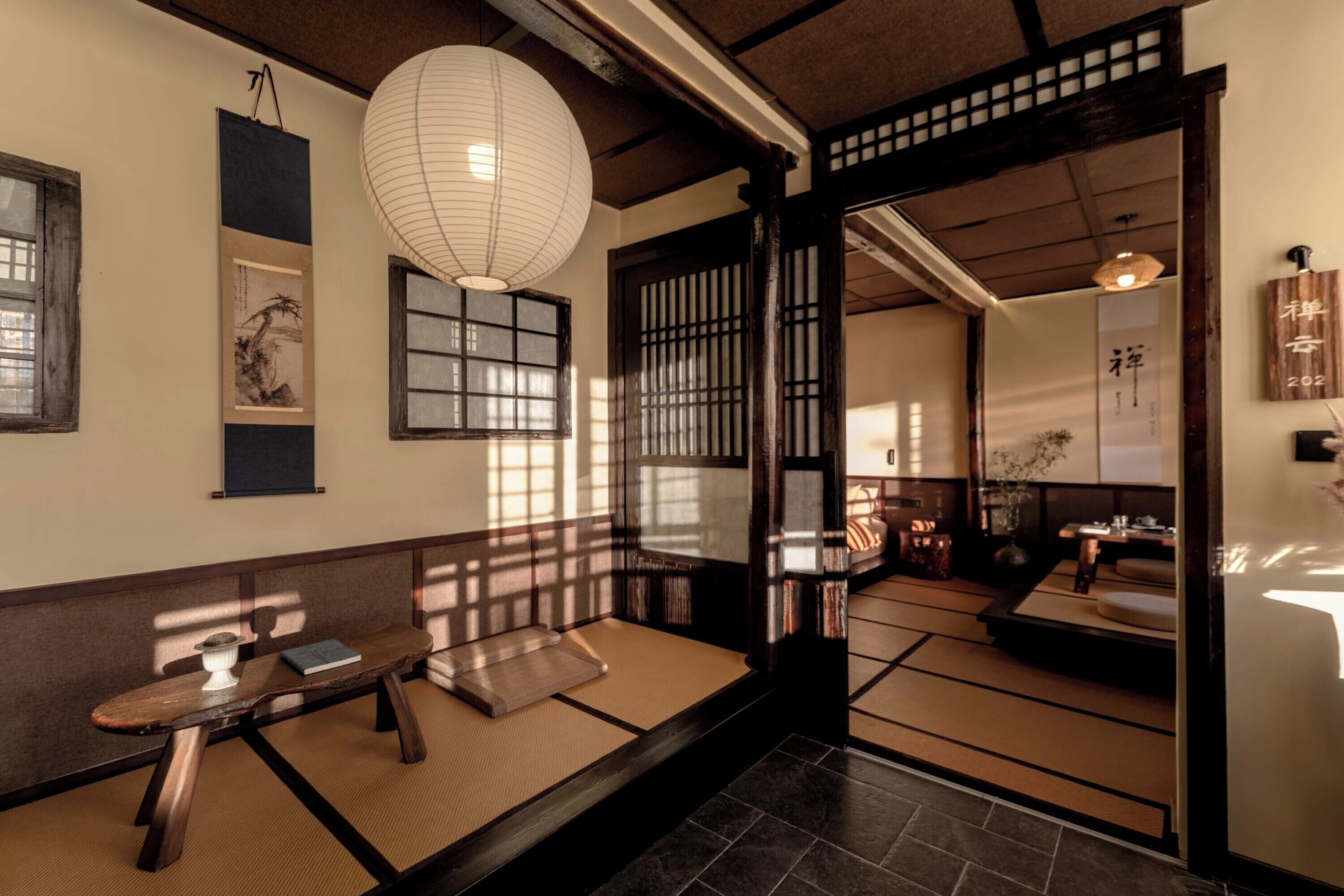 ファミリー スイート マウンテンビュー | デスク、ノートパソコン用作業スペース、遮光カーテン、WiFi (無料)