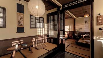 ファミリー スイート マウンテンビュー | デスク、ノートパソコン用作業スペース、遮光カーテン、WiFi (無料)