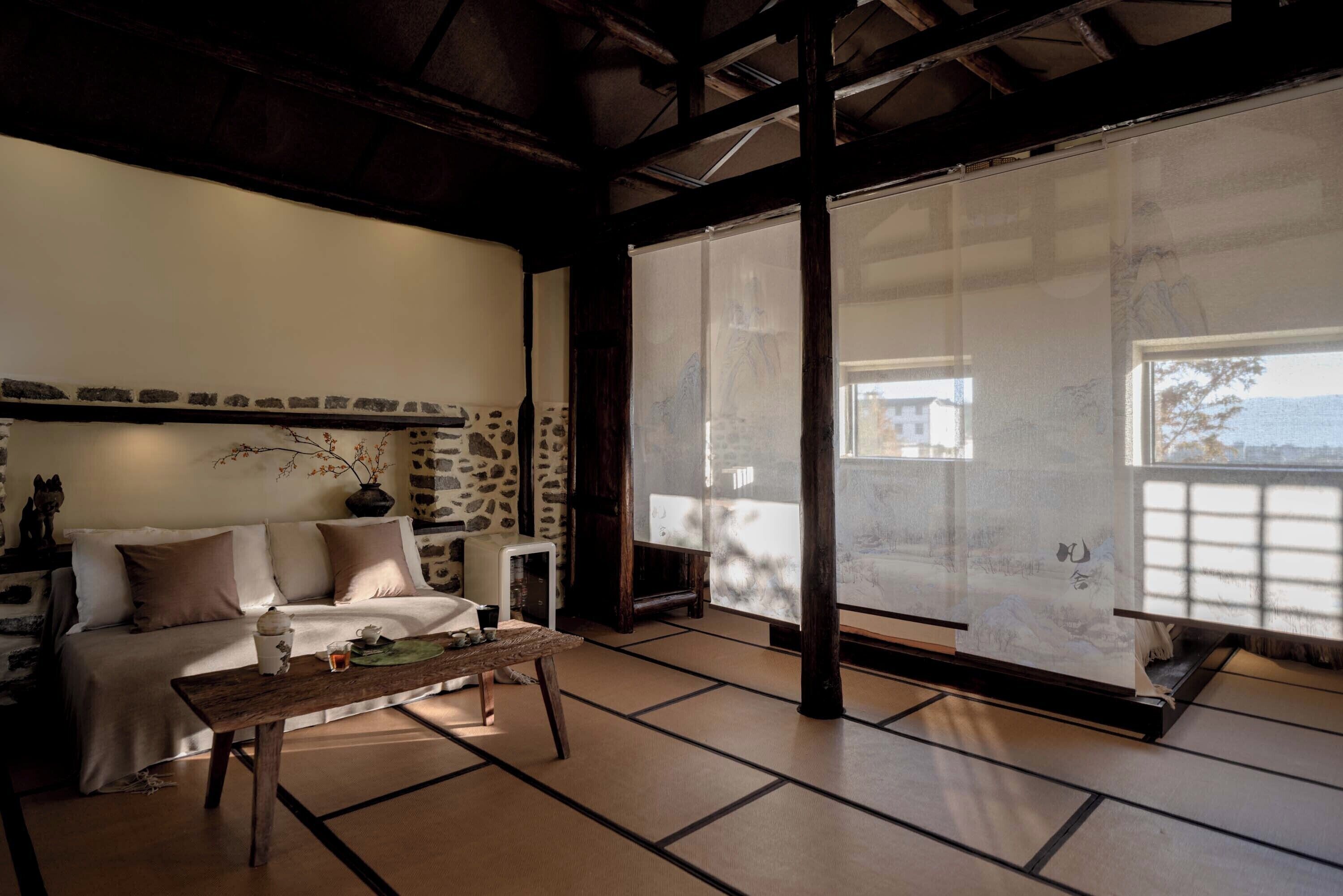 ファミリー トリプルルーム マウンテンビュー | リビング エリア