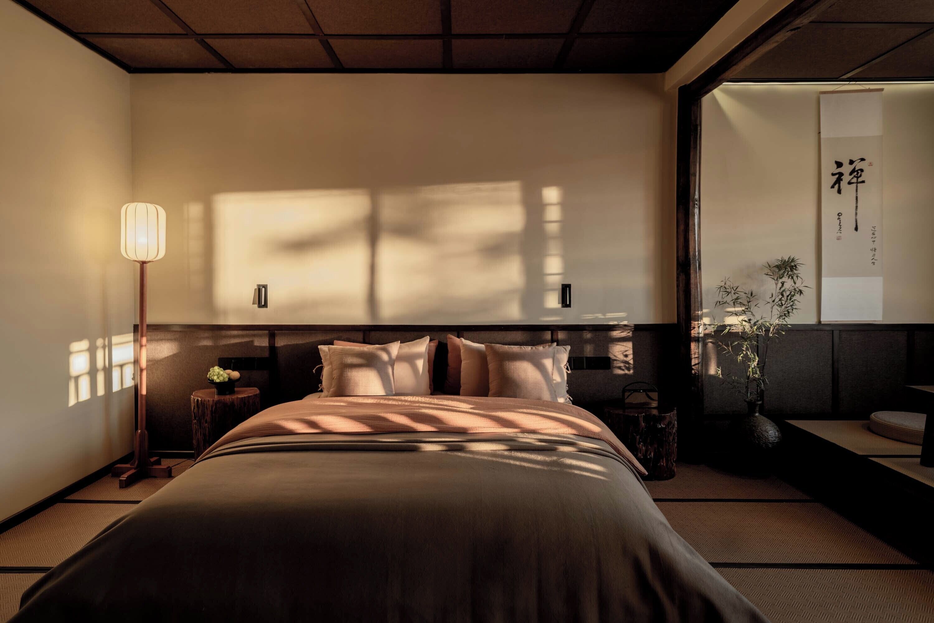 スーペリア ダブルルーム ヒルビュー | デスク、ノートパソコン用作業スペース、遮光カーテン、WiFi (無料)