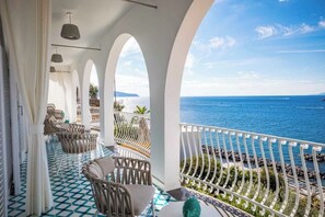 Terrace/patio - Villa Luce Di Mare, endless sea views (San Montano)
