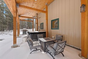 Dining - New! Spacious, Pet friendly, with Hot Tub, Pool Table, Game Room & Basketball Court (Fairplay)