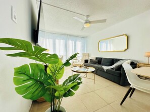 TV - Beach Front Apartment in Isla Verde (Carolina)