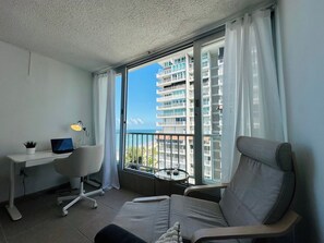 TV - Beach Front Apartment in Isla Verde (Carolina)
