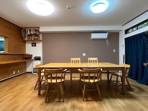 Dining - Located in Bunkyo-ku, 30 mins from Shinjuku & 30 mins from Ueno, Rikugien Core of Tokyo, 30 mins from Shinjuku & Ueno, LARGE (文京区)