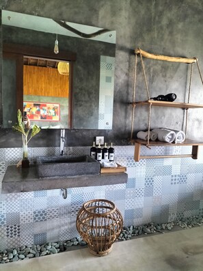 Luxury-Bungalow, 1 King-Bett, Gartenblick | Badezimmer