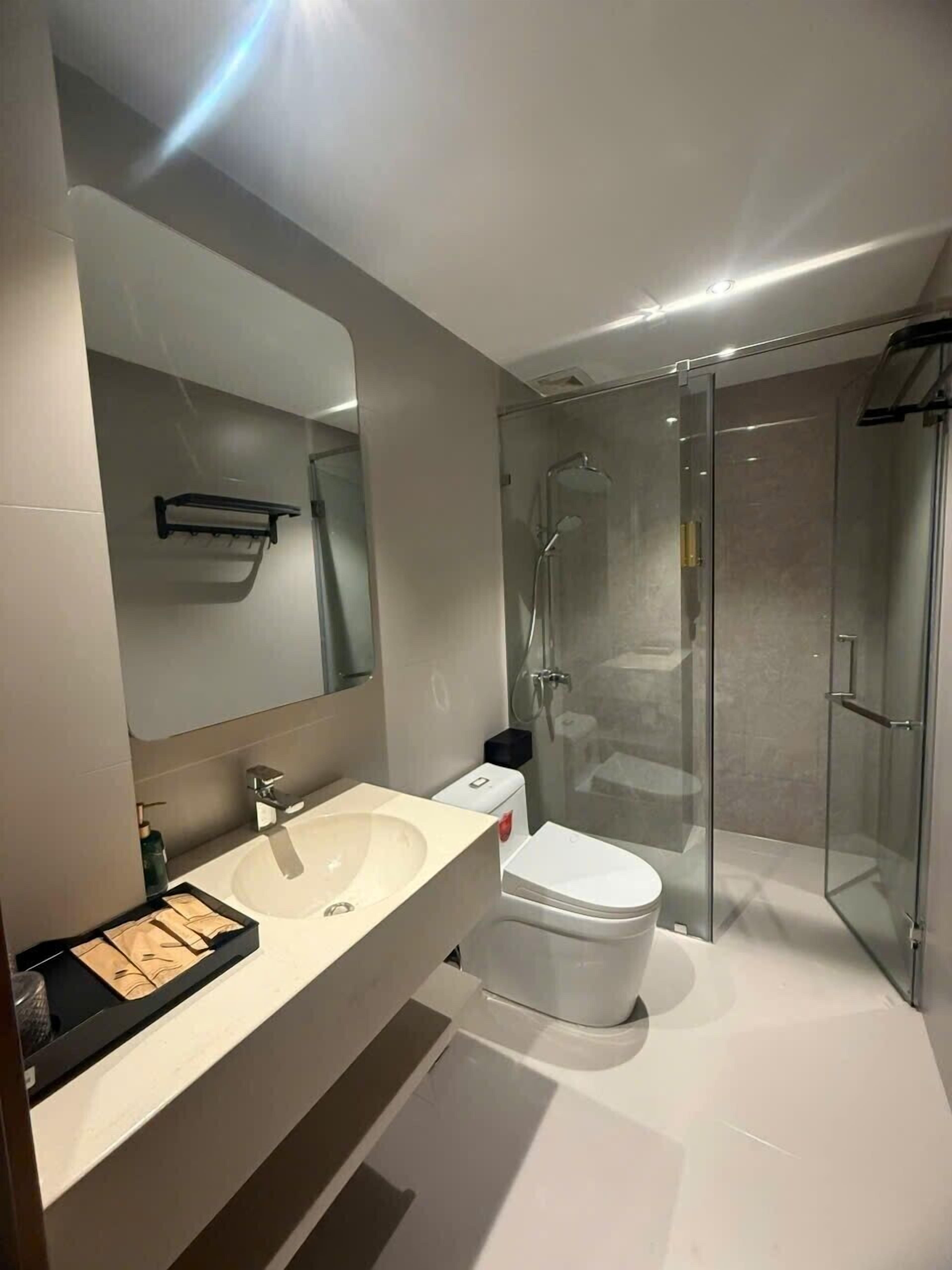 Dobbeltrom – familie, flere senger | Bad | Hårføner, håndklær, såpe og sjampo