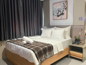Superior Room, 1 King Bed, City View | Free minibar, desk, free WiFi, bed sheets - Leonora Hotel (Phuong an Nhon)