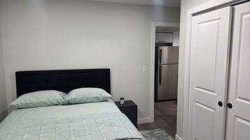 1 bedroom, desk, free WiFi, bed sheets