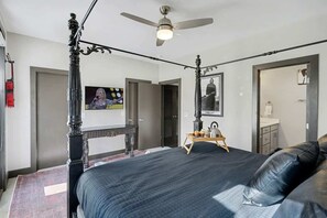 2 camere, una scrivania, ferro/asse da stiro, culla da viaggio