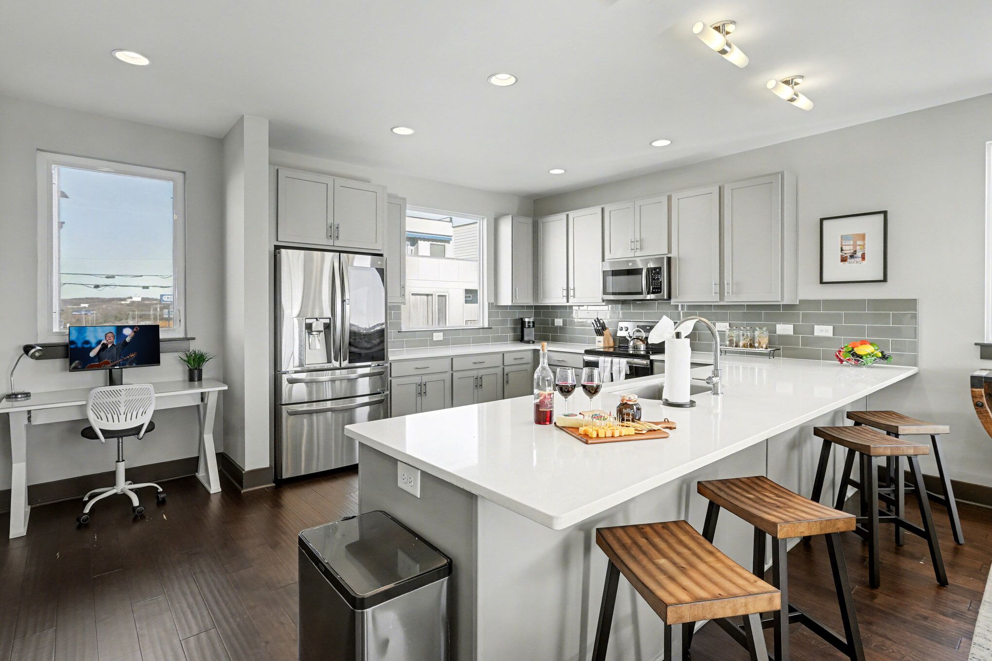 Kühlschrank, Mikrowelle, Ofen, Herdplatte