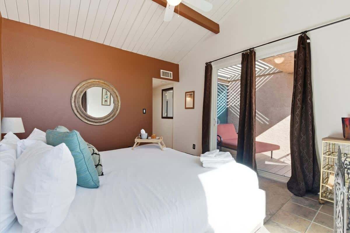 3 Schlafzimmer, Schreibtisch, Bügeleisen/Bügelbrett, Reisekinderbett