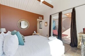 3 camere, una scrivania, ferro/asse da stiro, culla da viaggio