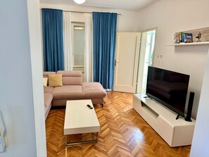 TV - Erdgeschosswohnung mit Terrasse für sechs Person by Interhome (Rab/Kampor)