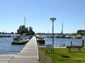 Marina - mit Blick auf das Wasser by Interhome (Grou)