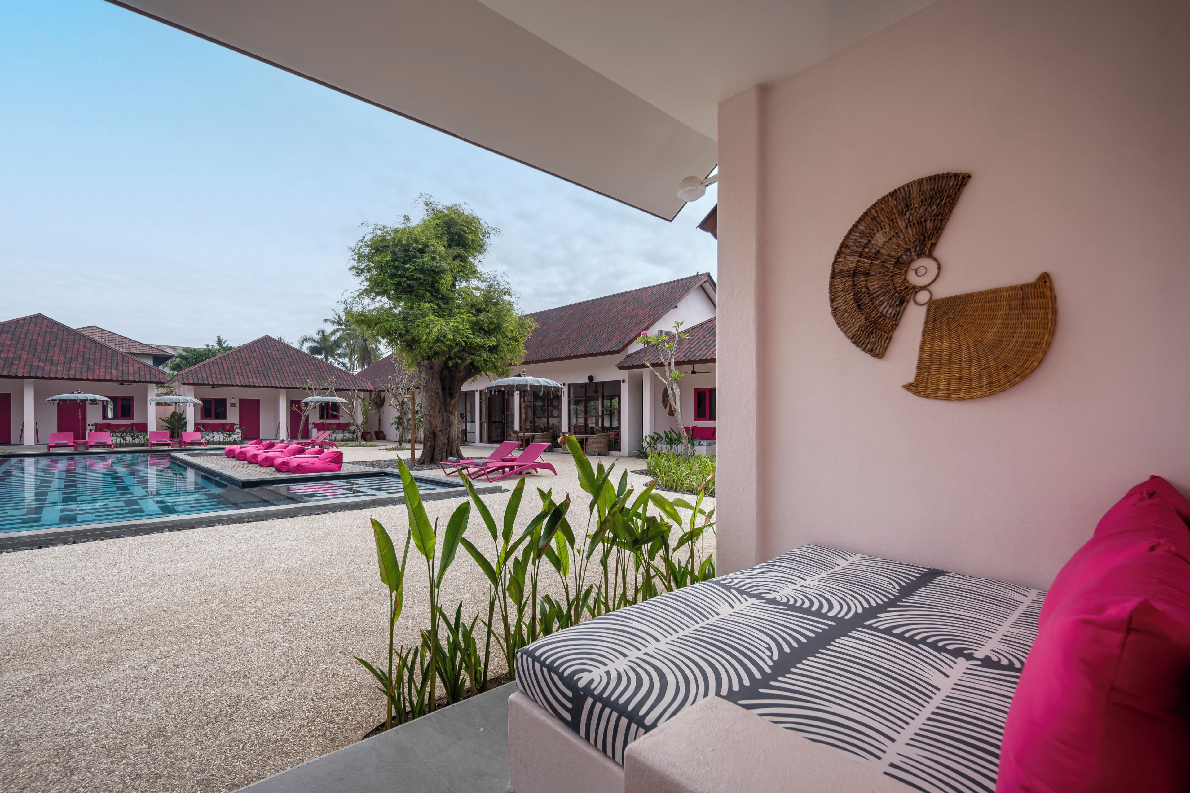Deluxe Double Room, Pool View | Teres/patio