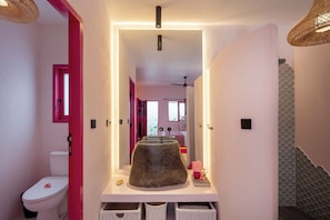 Shower, free toiletries, hair dryer, bidet - PinkGlamour Gili Air – for Cool Adults Only (Gili Air)