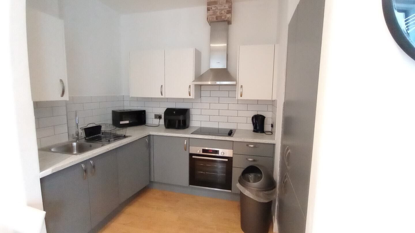 Microwave, oven, stovetop, cookware/dishes/utensils