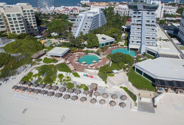 Exterior - State-of-the-Art Beachfront Condo · Top Location (Cancún)