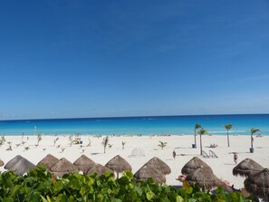 Beach - State-of-the-Art Beachfront Condo · Top Location (Cancún)