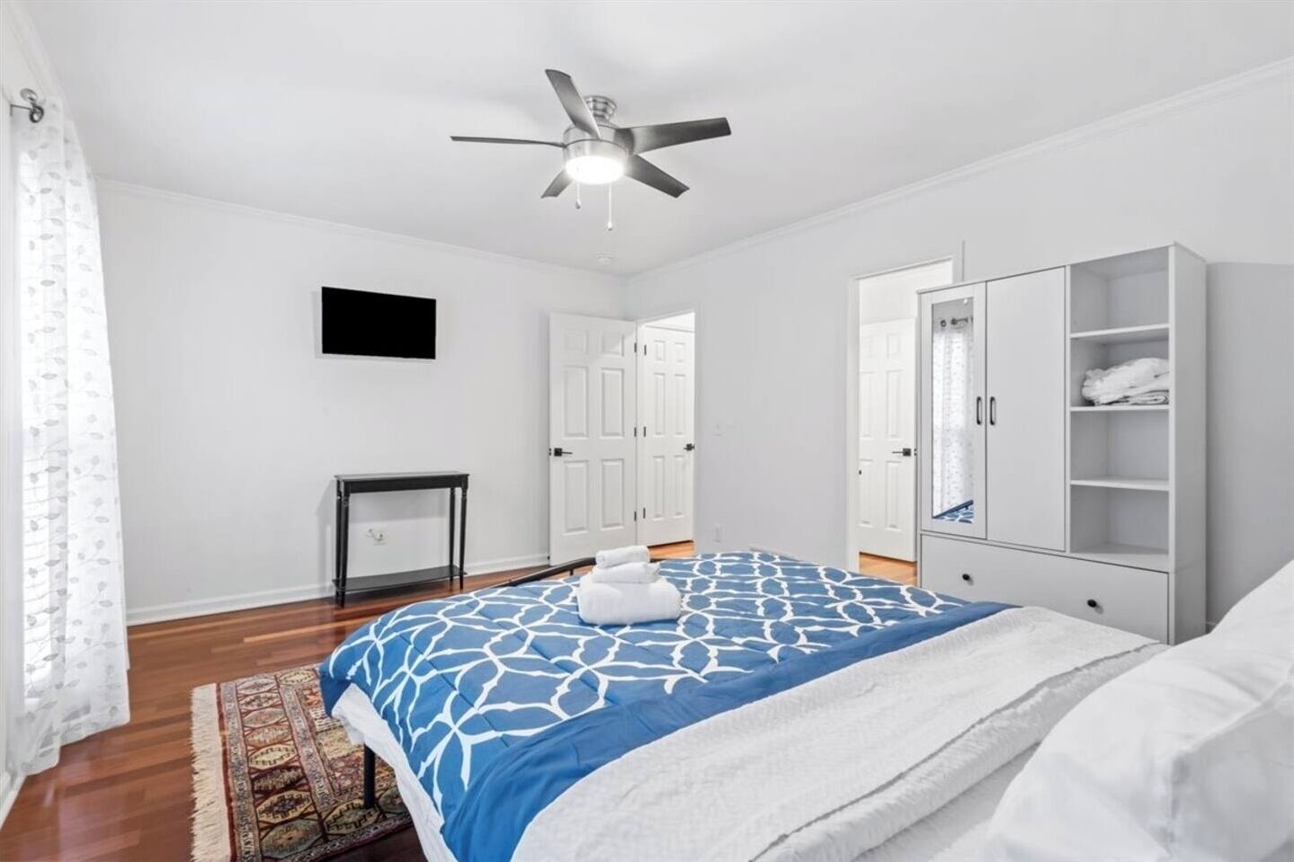 Skrivebord, strygejern/strygebræt, gratis Wi-Fi, sengetøj