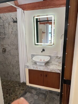 Comfort Room, Patio | Bathroom | Shower, towels, soap, shampoo - Cabañas Punta de Mita (Punta de Mita)