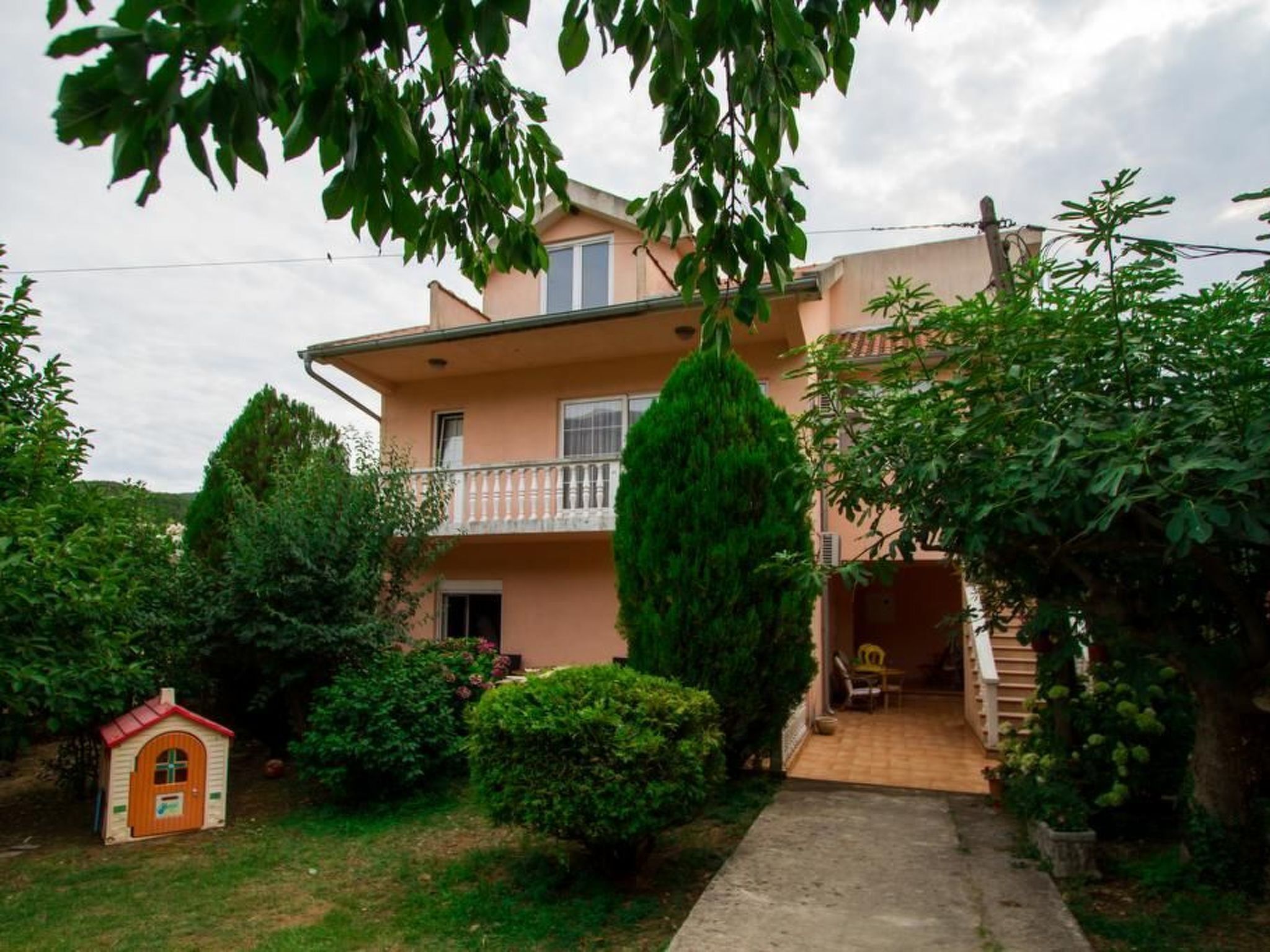 المنشأة من الخارج