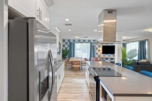 Fridge, microwave, oven, stovetop - NEW Luxury Retreat l Lounge l Heated Pool l Modern 3BR 2BA Home (Tempe)