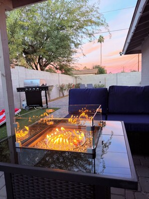 Terrace/patio - NEW Luxury Retreat l Lounge l Heated Pool l Modern 3BR 2BA Home (Tempe)