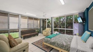 Room - Periwinkle Blue - Pet Friendly, Golden Beach (Sunshine Coast)