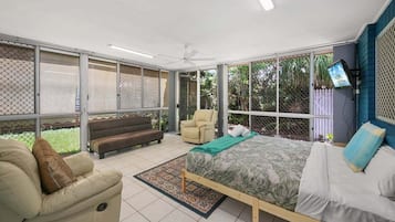 Iron/ironing board, WiFi, bed sheets