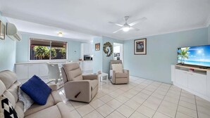 Living area - Periwinkle Blue - Pet Friendly, Golden Beach (Sunshine Coast)