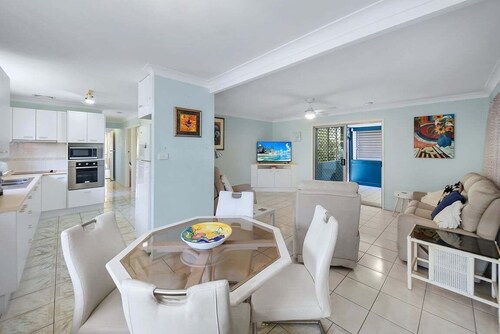 Periwinkle Blue - Pet Friendly, Golden Beach