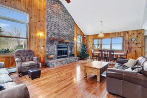 Televisión, chimenea