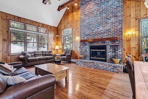 Spruce Lake Lodge | Water Views, Close To Mt Snow!