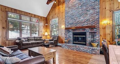 Spruce Lake Lodge | Water Views, Close To Mt Snow!