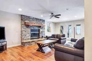 TV, fireplace