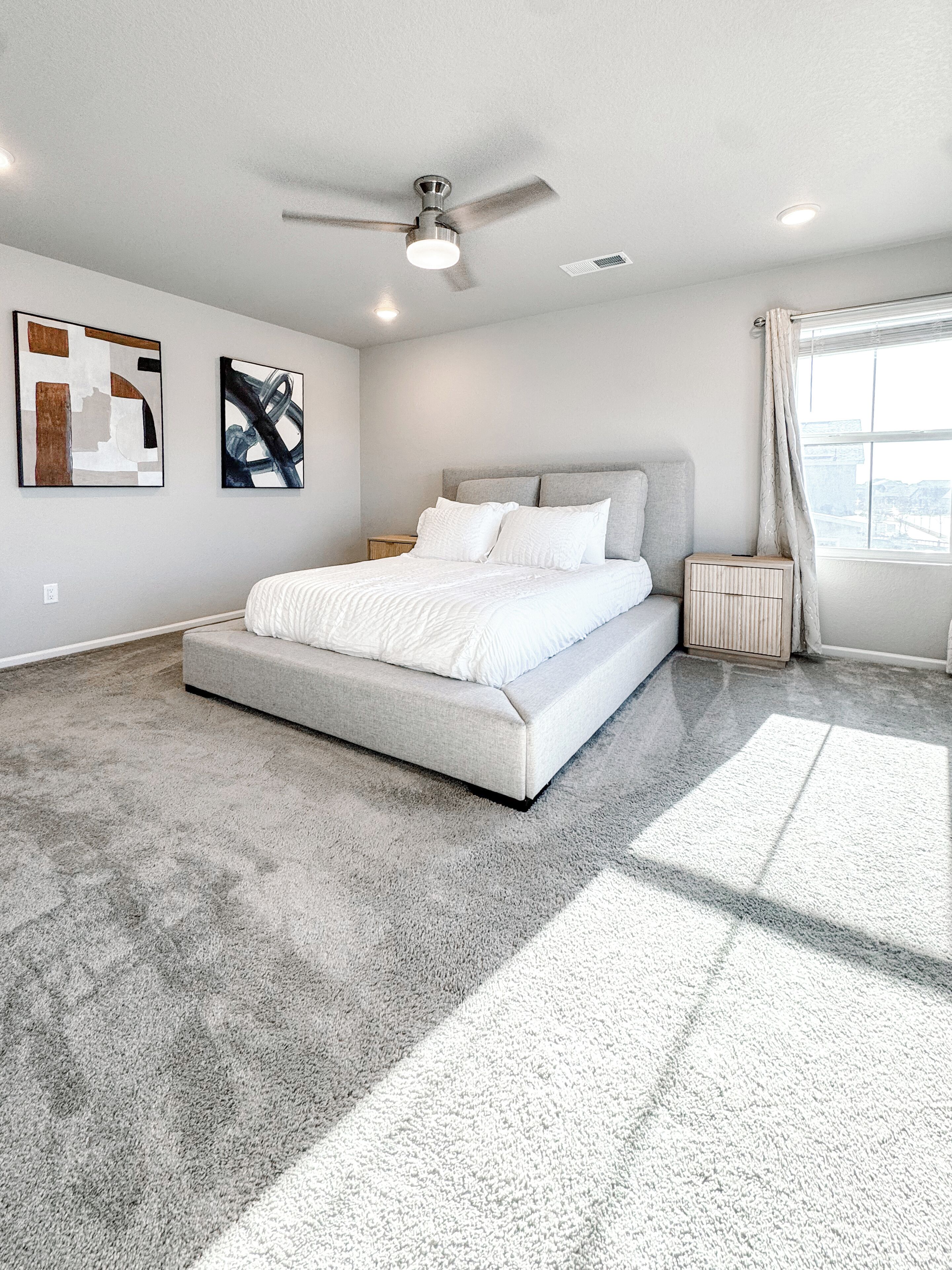 3 habitaciones, tabla de planchar con plancha, wifi y ropa de cama 