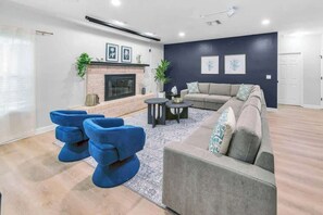 TV, video games - Pool + Pickleball | Game Room Retreat • SMV (Bradenton)
