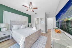 Iron/ironing board, travel cot, WiFi, bed sheets - SMV | Pool & Pickleball | Play All Day! (Bradenton)