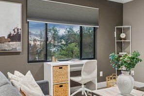 TV, fireplace - Newly Renovated Studio with AC in the Redwoods of Oakland (Oakland)