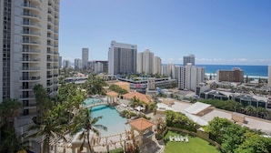 A high-rise hotel with a pool and a view of the ocean. -  Mantra Towers of Chevron Holiday in Paradise (Surfers Paradise)