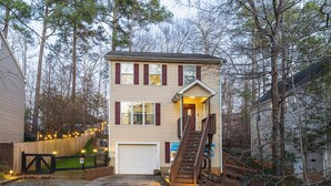 Exterior - 3 Bedroom Homestead Getaway - Walkable Carrboro, Minutes to UNC (Carrboro)
